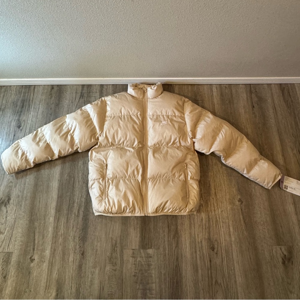 Nike SAMPLE Cream Puffer Jacket with High Collar and Quilted Design